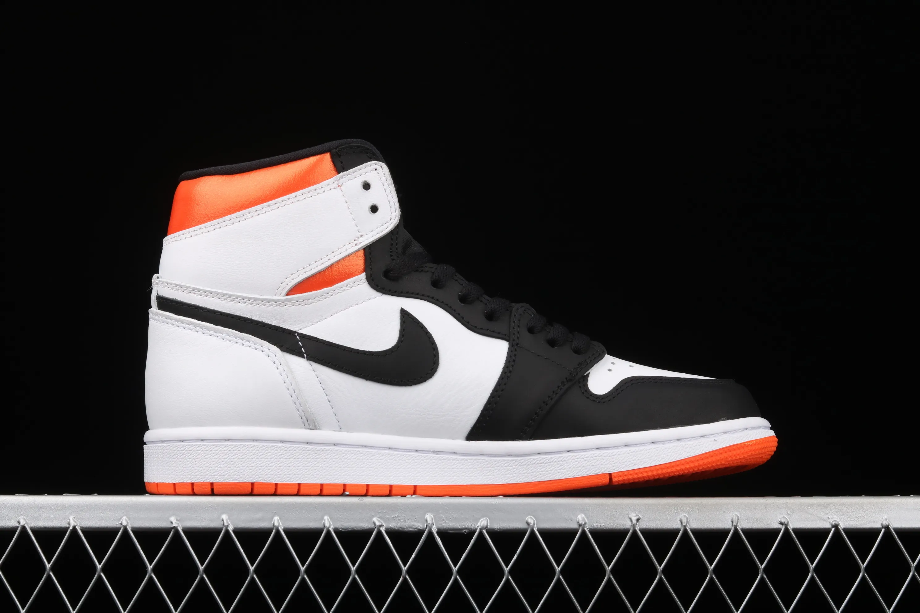 All Categories Air Jordan Jordan Series Basketball Shoes Air Jordan 1 High Air Jordan 1 High OG "Black Toe Shattered Backboard" AJ1 Joe 1 Shattered Backboard Black Toe High Top Basketball Shoes 555088-180